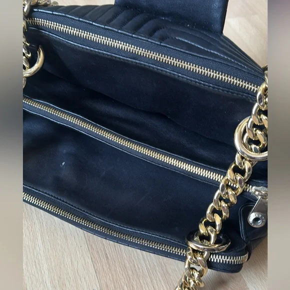 Henri Bendel Black Quilted Purse with Heavy Gold Chain - Picture 4 of 10